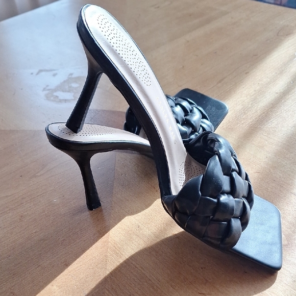 Chic Black Woven Heels - Picture 8 of 8